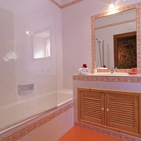 Quinta Da Casa Alta مزرعة للإقامة فالينسا